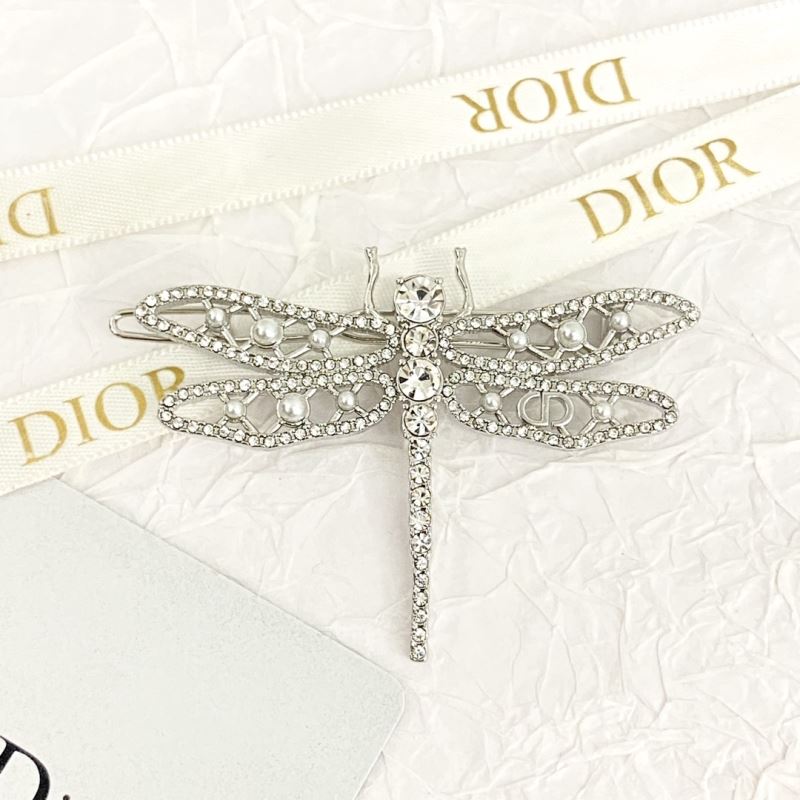 chr1st1an D10r brooches